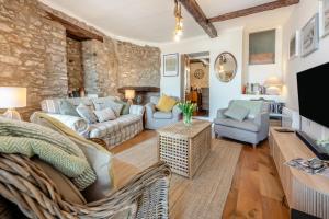 3 Bed in Tenby oc-fb225