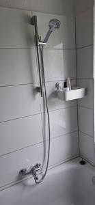 2-Zimmer-Apartment "Stay-at-AJ Homes Hamm" mit komplett ausgestatteter Küche, Balkon, 4 Hotel-Boxspringbetten & Schlafsofa sowie kostenlos inklusive Bettwäsche & Handtücher, Verbrauchsartikel, Parkplatz, WiFi & SmartTV