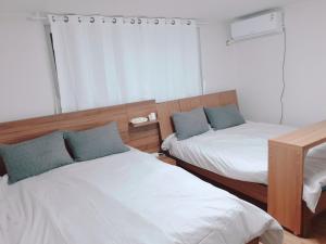 7, near hongdae, quiet area, 1st floor