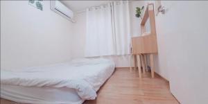 7, near hongdae, quiet area, 1st floor