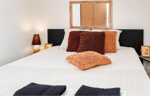 2 Bedroom Lovely Apartment In Vrsi