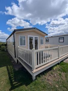 Beautifully Presented Willerby Westerly Pet-Friendly Holiday Home on Peaceful Durdle Door Holiday Park, Walking Distance to the Iconic Durdle Door Arch
