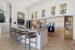 Manu Kai Home Home