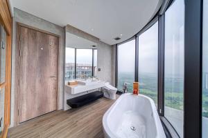 3BR Panorama Lake & Golf Apartment with Bathtub