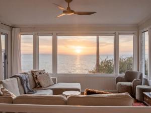 The Pink Door, Absolute Beachfront House