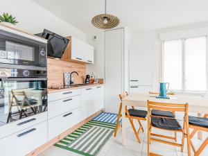 Appartement T3 Moderne avec Terrasse, 2 Parkings, Proche Centre – 4 Personnes, 2 Étoiles - FR-1-521-215