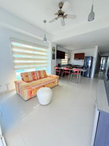 Apartamento frente al mar vistas panoramicas y piscina