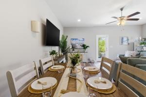 Late Summer Sale! Resort Pool, Yard, BBQ at PCB