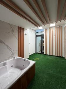 Loft con Jacuzzi 102 privado cerca Aeropuerto Wifi