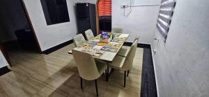 Cozy Large Corner House with garden at Tampoi Indah