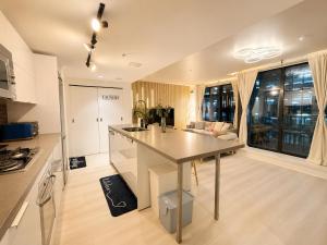AfterGlow Luxury Downtown 2BR Near Cruise Port & BC Place