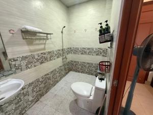 Cactos Pool & Palms Local Stay