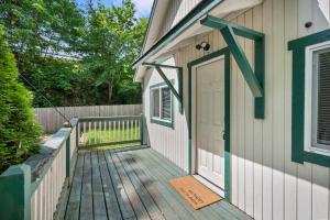 Cozy Bremerton Cottage with Loft with Attic Space