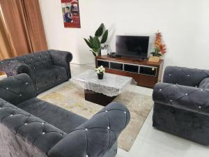 Spacious Family Homestay Near Airport & Beach