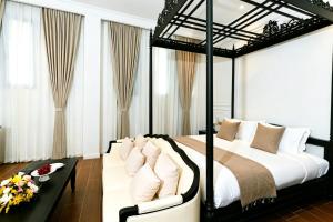 景兰王庭酒店Jing Land Palace Hotel Luang PrabangMount Phousi Sunset View Hotel Enjoy sunrise sunset with full views of Luang Prabang and the Mekong River