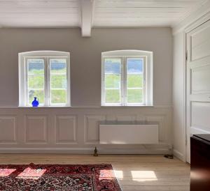 Bright Beach Villa With Sea Views To Hesselø Bay