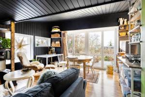 Cozy Witchs House With Fjord View