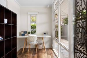 Dulwich Charm Leafy CBD-fringe Sophistication