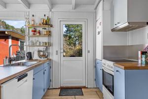 Family-Friendly Cottage Close To The Water