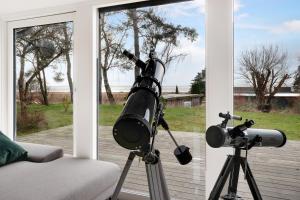 Amazing Holiday Home With View At The Water