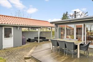 Lovely Holiday Home On The Beach At Tørresø