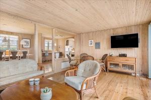 Lovely Holiday Home On The Beach At Tørresø