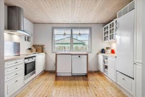 Lovely Holiday Home On The Beach At Tørresø