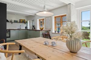 Golf Holiday In Thatched House Near Langeland