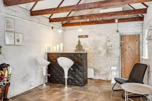 Atmospheric Holiday Home With Spa And Garden