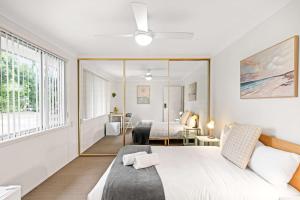 Bright & Comfy Double Room - Cozy and Well-Connected - Shared Bathroom and Amenities