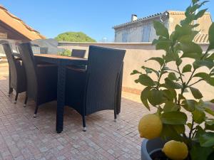 Appartement cosy avec terrasse tropézienne