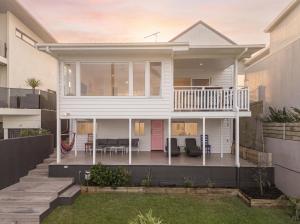 The Pink Door, Absolute Beachfront House