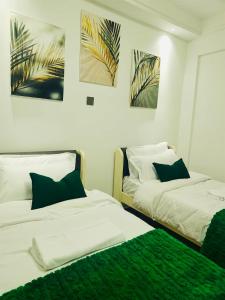 SkylineView 2BR Apartment in Kilimani with Pool & Gym
