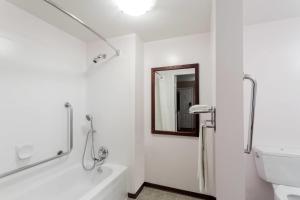 Super 8 by Wyndham Lake CountryWinfield Area Airport North