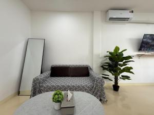 S hostel 302 sukhumvit48 near Phrakanong BTS