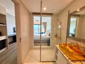 Golden Bay View Apartment