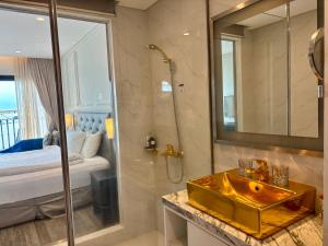 Golden Bay View Apartment