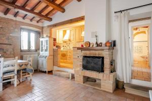 Historic Village With Pool Near Todi