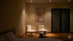 Essence Gallery