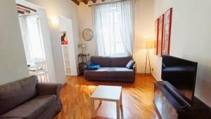 GuestHost - Central Shiny Apartment x5!