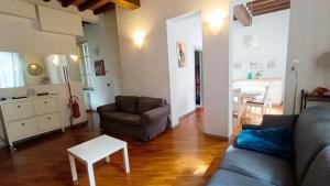 GuestHost - Central Shiny Apartment x5!