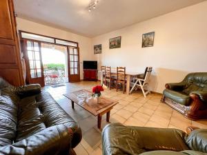 Manon - Beach by foot Terrace with sea view