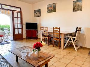 Manon - Beach by foot Terrace with sea view