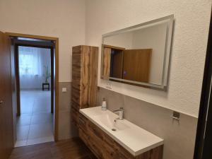 NEU! Ferienwohnung in Mücheln mit Balkon