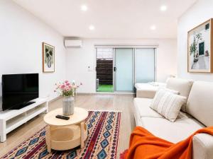 Brunswick Convenience 1BR Home