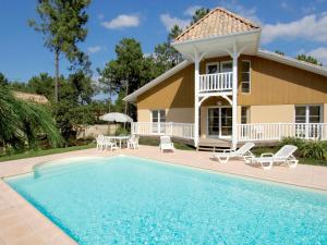 Villa for 6 People with Swimming Pool