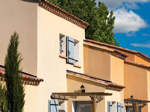 Provençal Cottage for 4 with Pool