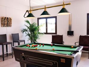 Provençal Cottage for 4 with Pool