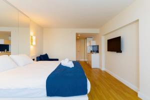 AzureNest Panoramic Sea View Luxury Studio
