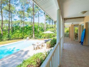 10-Guest Eden Parc Golf Villa with pool